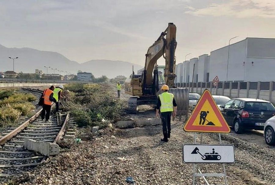 Financimi për hekurudhën Durrës – Rrogozhinë, Qeveria miraton kredinë me BEI